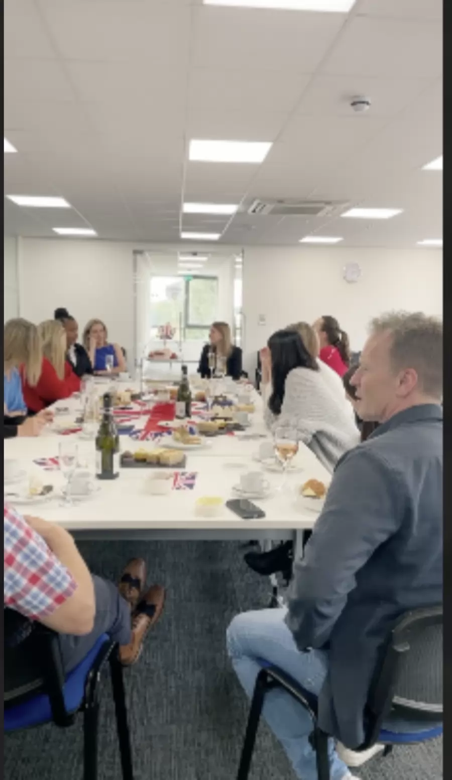 052250dc50138371fd04f19c188f0143_XL